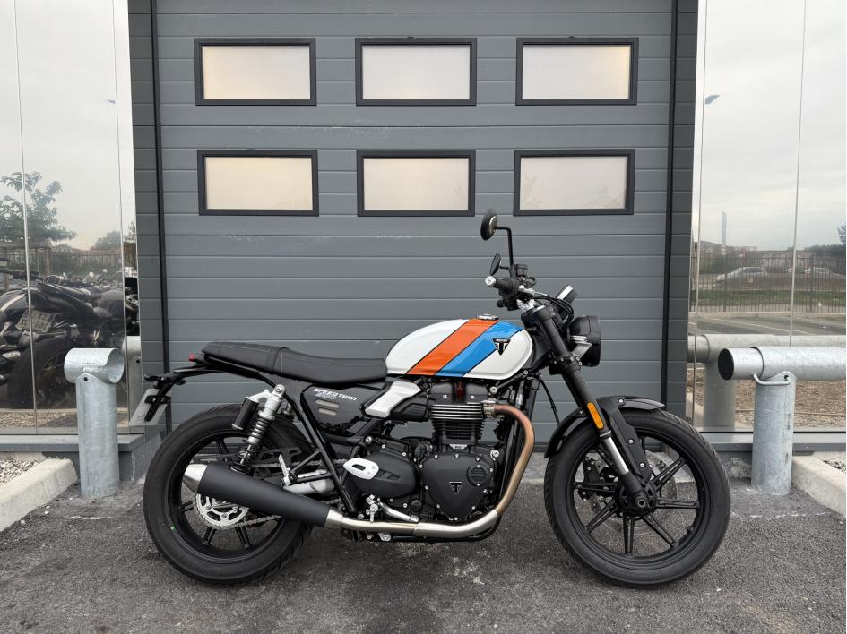 TRIUMPH SPEED TWIN 900
